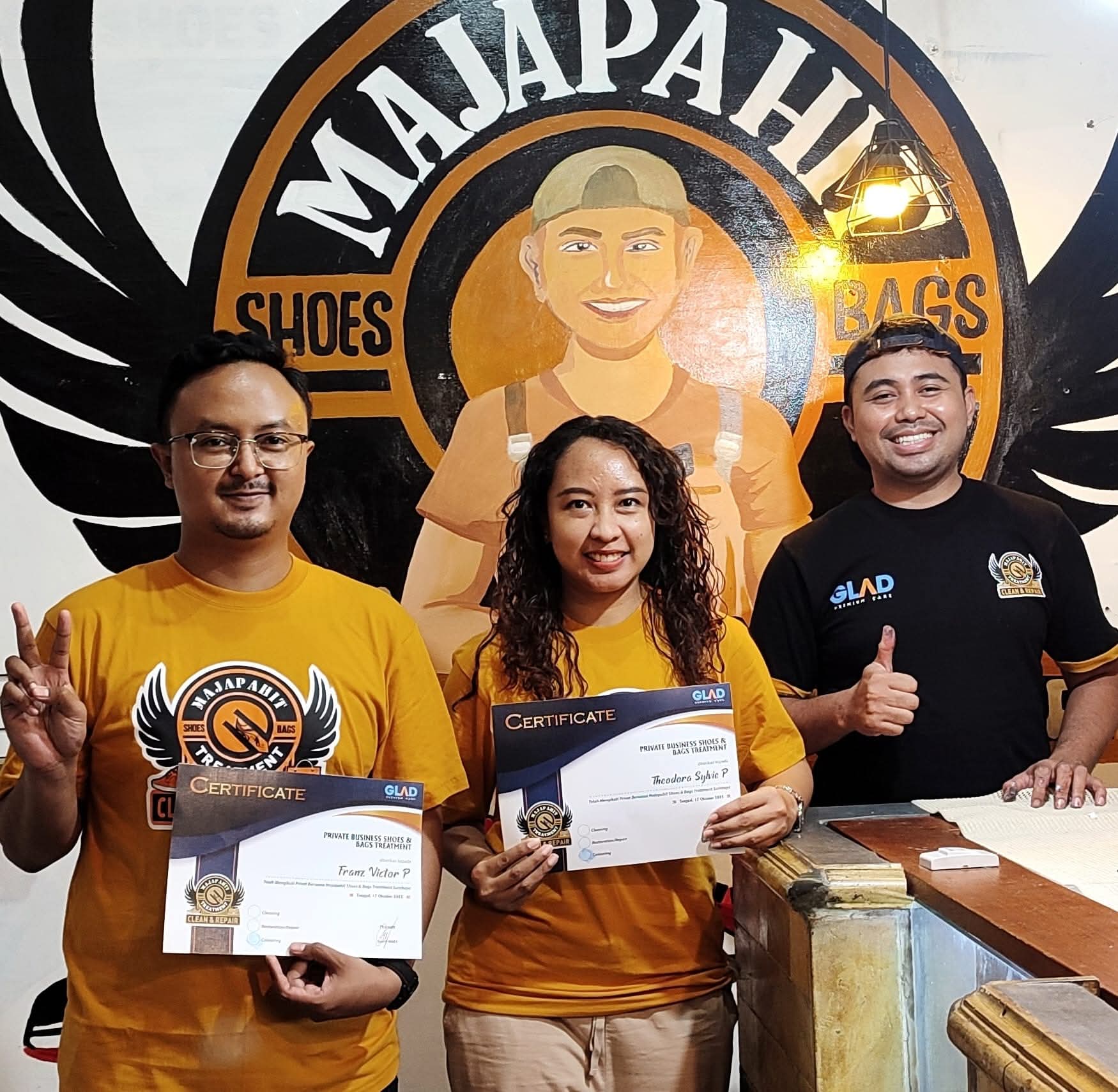 Mentor GLAD PREMIUM CARE membimbing peserta